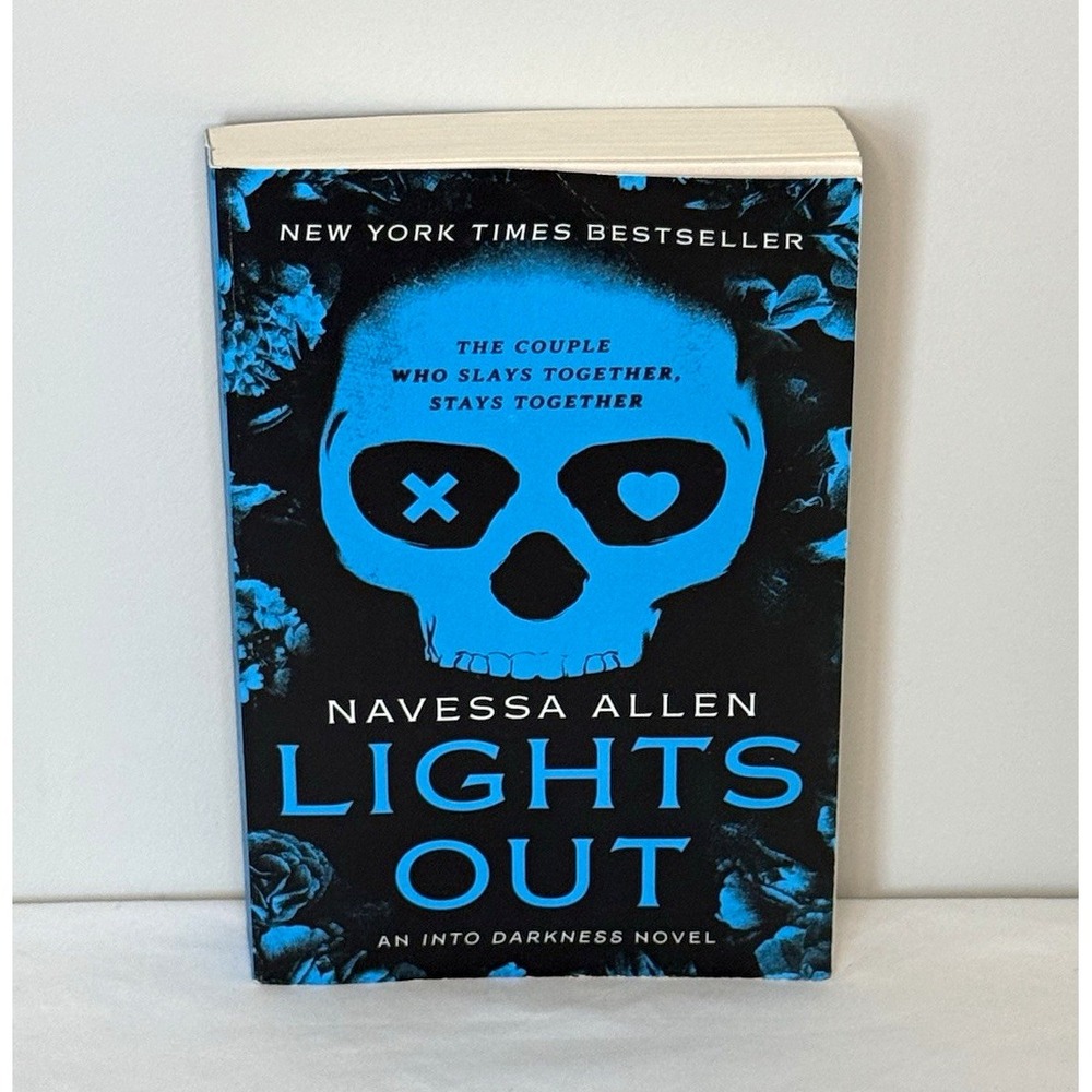 Lights Out by Navessa Allen - Into Darkness #1 Paperback